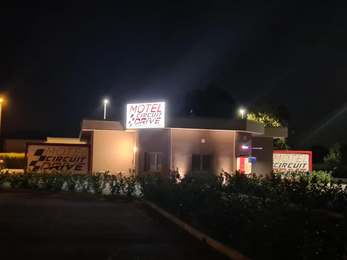 Motel Circuit Drive Cingia De' Botti Exterior foto