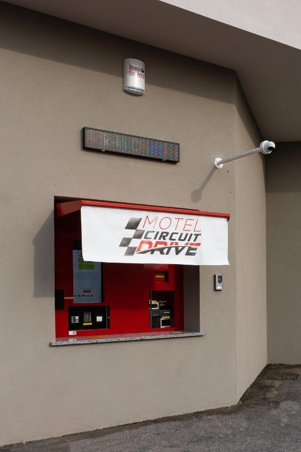 Motel Circuit Drive Cingia De' Botti Exterior foto